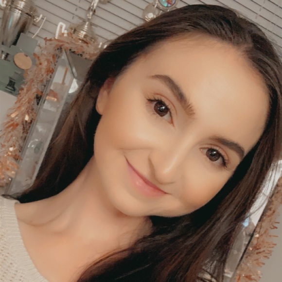 Meet your Posher, Sarah - Picture 2 of 2